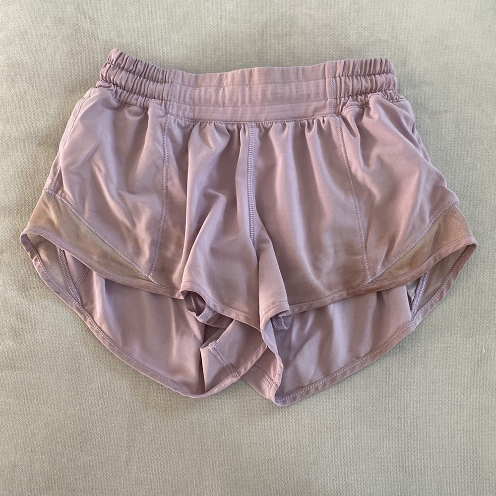 Lululemon Hotty hot low-rise lined short 2.5”